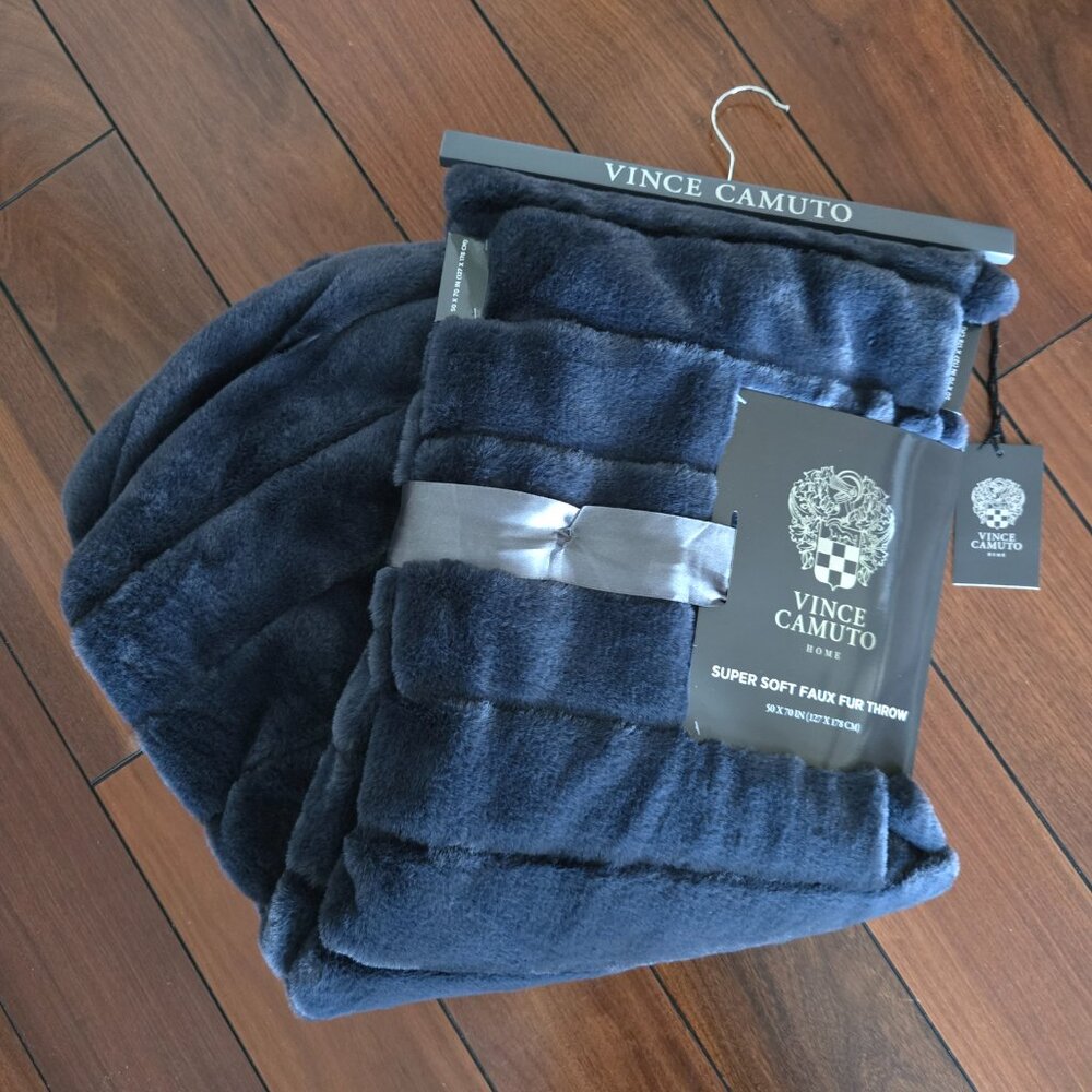 Vince Camuto Super Soft Faux Fur Microfleece Throw Blanket Oversized 50x70